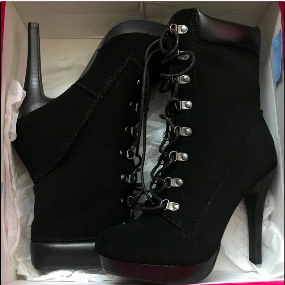 Shoedazzle booties